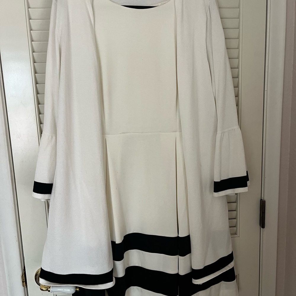 Calvin Klein Piped Bell Sleeve Sheath Dress in White/Black with Matching Car